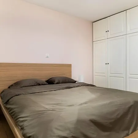 At Ano Glifada. Apartment